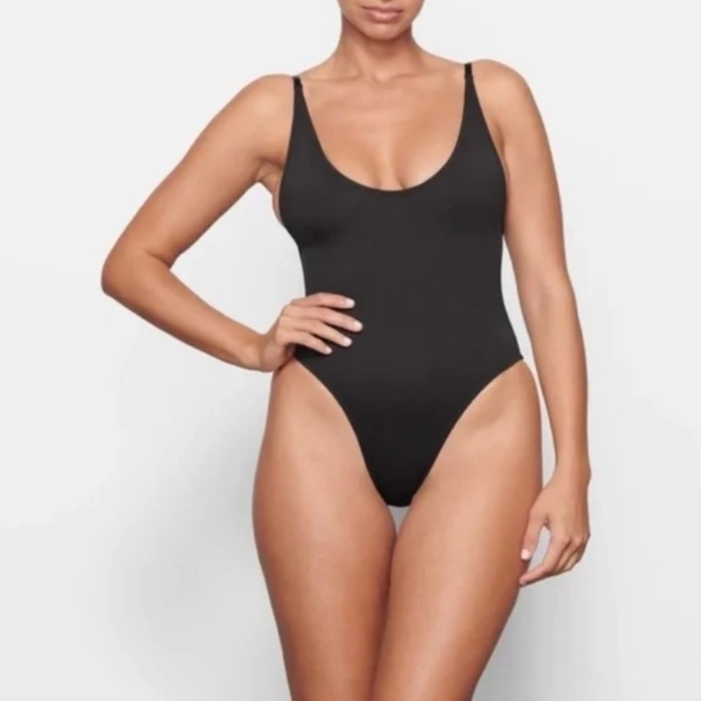 SKIMS Swim Scoop Neck One Piece Swimsuit Bodysuit in BLACK